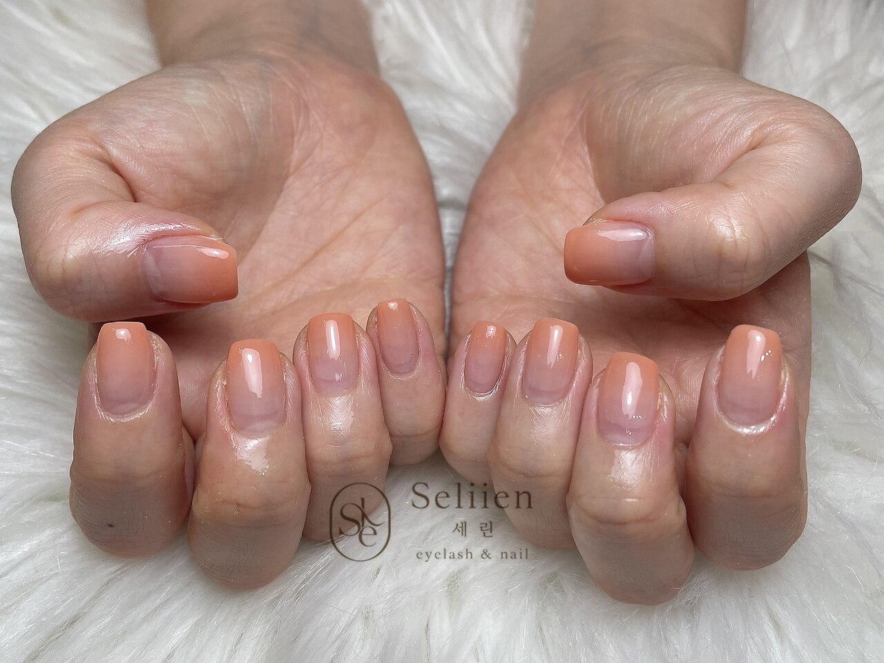 2026年冬トレンド】オレンジブラウン ハンドのネイルデザイン集｜人気