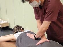 施術　局所的なアプローチでなく、全体的なアプローチを行います