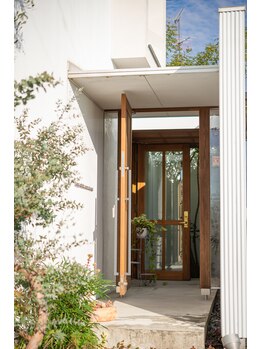 フセヤ &nbsp;エステティックアロマヨガスクール(FUSEYA)/お店はこちらの扉から