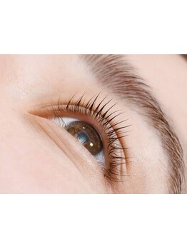 ナチュラル上品な目元にしたい