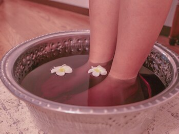 ラシャンスリラ(La chance lilas)の写真/駅近なのでお仕事終わりにも◎完全個室のプライベートな空間で日頃の疲れを解消☆足湯付きです♪