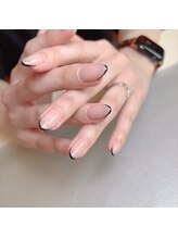 黒スキニーフレンチネイル