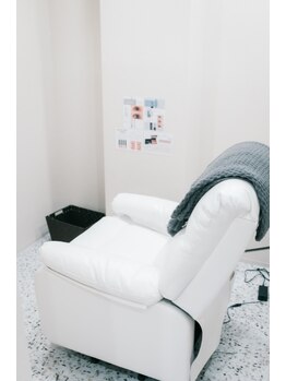 ロレインブロウ 茨木駅前店/茨木市| 完全個室眉毛サロン