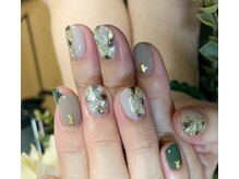 クイーナクルー(QUEENA CLUE)/ベージュ系シェル大人ネイル