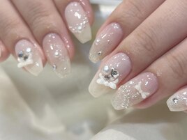 キラキラホワイトネイル