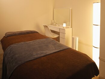 整体院ホープ(HOPE)/半個室の施術室