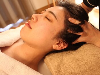 ラトナ(Ratna.)の写真/頭の重さ・辛い首肩こり・眼精疲労に。ドライヘッドスパ×整体で全身が軽くなる冬の本格ケア。