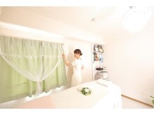 アロマアンドフェイシャルサロン &nbsp;エメシェリー(aimercherie)/トリートメントルーム