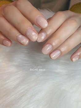 リッシュ ドゥ(RICHE deux)/ほんのりピンクのハートネイル