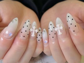 ホワイトグラデドットネイル