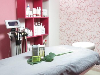 温活堂 楽々園店/個室空間のトリートメントルーム