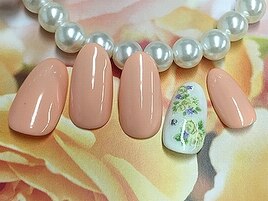 ヌーディベージュ＆お花デザイン