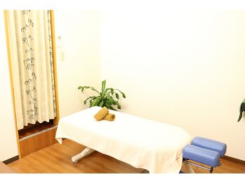 クレインカイロプラクティックオフィス 鶴見/お客様の年代も10代～80代と様々