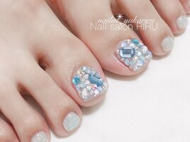 ビジュー埋めつくしネイル