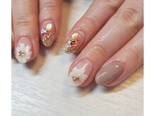 ネイル キッチン モモ(nail kitchen momo)の雰囲気（お花とシェルを組み合わせた大人かわいい春ネイル。＊・）
