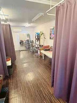 やわら接骨院 本八幡/【院内風景・施術ベッド】