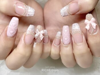 リボンとハートのガーリーネイル