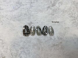 モノトーンチェックネイル