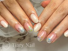 ティアリーネイル(Tiary Nail)の雰囲気（スキンカラーをベースに仕込んだ美しいラメグラデーション）