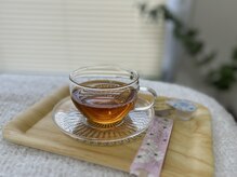 イロハドットイー(IROHA.e)の雰囲気（施術後、紅茶やコーヒーのドリンクをお出ししております）