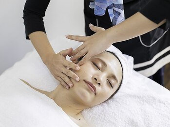 ドリアビューティーサロン 博多店(Doria beauty salon)の写真/【小顔リンパ+造顔筋EMSラジオ波+美肌パック¥5980】最新機器で表情筋のたるみを改善し、さらに美小顔に☆