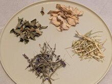 フェムケア・よもぎ蒸し・毛穴洗浄 【Brillia Moi】【12/3 OPEN(予定)】の雰囲気(国産オーガニックよもぎを使用し、お悩みに合わせてハーブを調合)