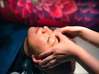 ラビクール 銀座店(Rabbicour)の写真/PC、スマホ、デスクワークの疲れ目/霞み目や眉間/こめかみの痛みもヘッドスパで解消！目周り徹底アプローチ