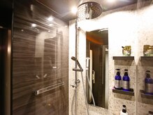 【シャワールーム】