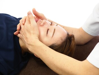 カイロプラクティック 美容整体院 アクアバランス大阪/スッキリ小顔矯正＃頭蓋骨矯正