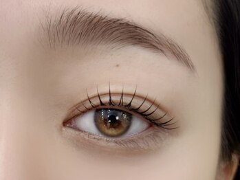 モナ(Mona)の写真/【ダメージレスまつげパーマ】¥5000!潤いトリートメント込みでもちの良さ抜群◎マスカラパーマ+¥1000