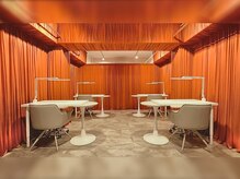 【サロン雰囲気】非日常を感じる施術席◎心地よく過ごせる空間