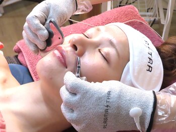 アクアナチュラ(ACQUANATURA)の写真/プラズマスターで整える大人の美肌ケア時間♪EMSカッサで肝細胞美容液導入。肩甲骨ほぐしからスタート♪