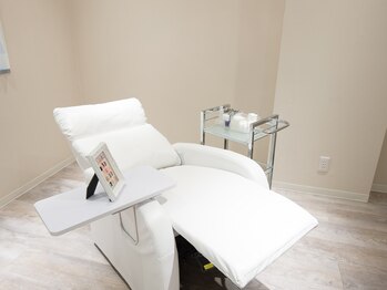 アイラッシュ ビューティー ラボ モナ(MONA)/リクライニングで同時施術も可☆