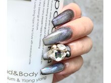 ネイルアンドアイラッシュスタジオ シュシュ(chouchou)/newオ-ロラマグネットにスワロ盛