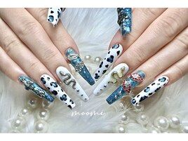 キラキラユニークネイル