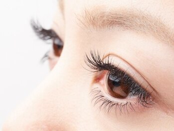 ピーカーブー 梅田(PEEKABOO)の写真/マツエク全メニューリペア◎濃密ボリューム&高持続◆バインドロックorダブルフラットラッシュ付け放題￥5500