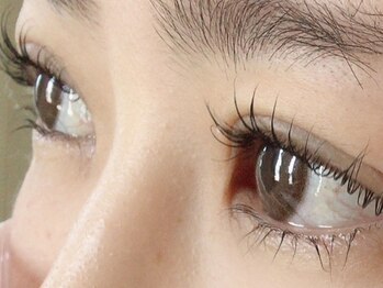 りいるの写真/【通常のまつ毛パーマと比較して数倍長持ち◎】忙しくてなかなかサロンに来店できない方は是非当店へ♪