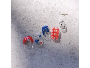 シルニー リム(Silny rim)/アシンメトリーニュアンスネイル