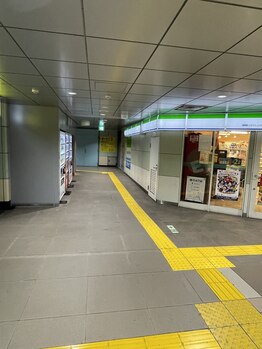 なおーる氣功整体院/道順3/地下鉄改札口→ファミマ左