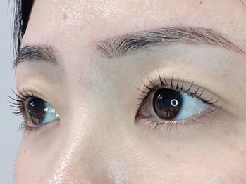 リボン(RiboN)の写真/「目元美人コース」は眉毛スタイリング×まつげパーマが一緒に施術できる、当店人気のメニューです☆