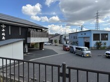 kassa salon つきみちの雰囲気（当サロンは小島屋蕎麦、新潟店様隣の水色の建物の2階です）