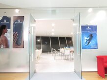 アクアスやいづ/フロント右側の扉を開くと