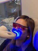 ムーンホワイトニング(Moonホワイトニング)/ホワイトニング照射中