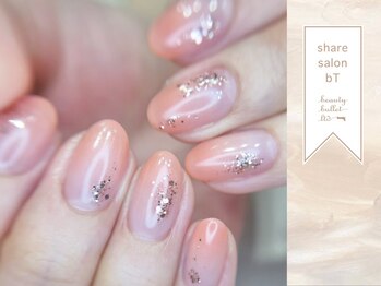 ビーティー(bT)の写真/シンプルなのに艶と品★大人の為の洗練ネイル!可愛さや上品さを丁寧なカウンセリングでお仕上げいたします!