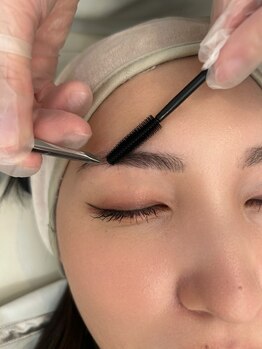 ミッシーズ(Missi:z)/トレンドはふさっと自然な立体眉