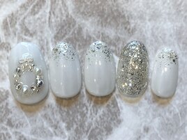 ホワイト×シルバーの冬ネイル