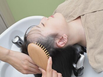 オウチヘアー 立川(ouchi HAIR)/head spa 前のブラッシング