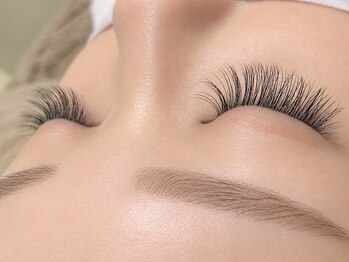 hers eye relaxationの写真/極上の毛質フラットラッシュがスタンダードメニュー柔らかくまるで自まつ毛が伸びたような自然な仕上がりに