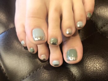 プラハネイル(+HER 美甲)/くすみカラー×ミラーフレンチ