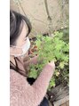メイ アンド ティースタイル(Mei&T's style)&nbsp;メイのゼラニウム、ローズマリーのお手入れ中。アロマは奥が深い